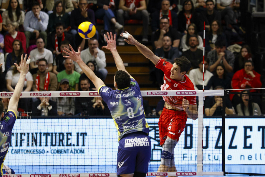 Superlega: Modena-Piacenza Gara 5, sfida decisiva per la semifinale contro Perugia Superlega: Modena-Piacenza Gara 5, sfida decisiva per la semifinale contro Perugia