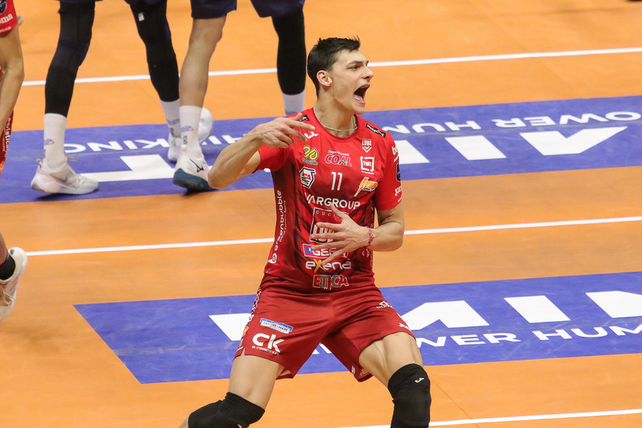 Alex Nikolov