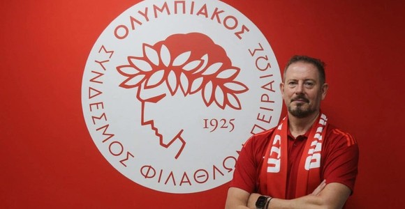 Giuliani riabbraccia l'Olympiacos Giuliani riabbraccia l'Olympiacos