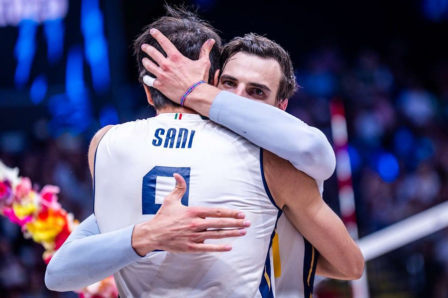 Giannelli abbraccia Sani, risolutivo nei finali di set