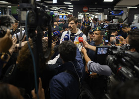 Giannelli con i media arrivati a Fiumicino Giannelli con i media arrivati a Fiumicino