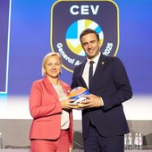 La presidente della federazione ungherese Gabriella Vatai con il presidente CEV Roko Sikiric