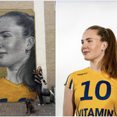 Haak visita il suo murales.... e l'immagine ispiratrice