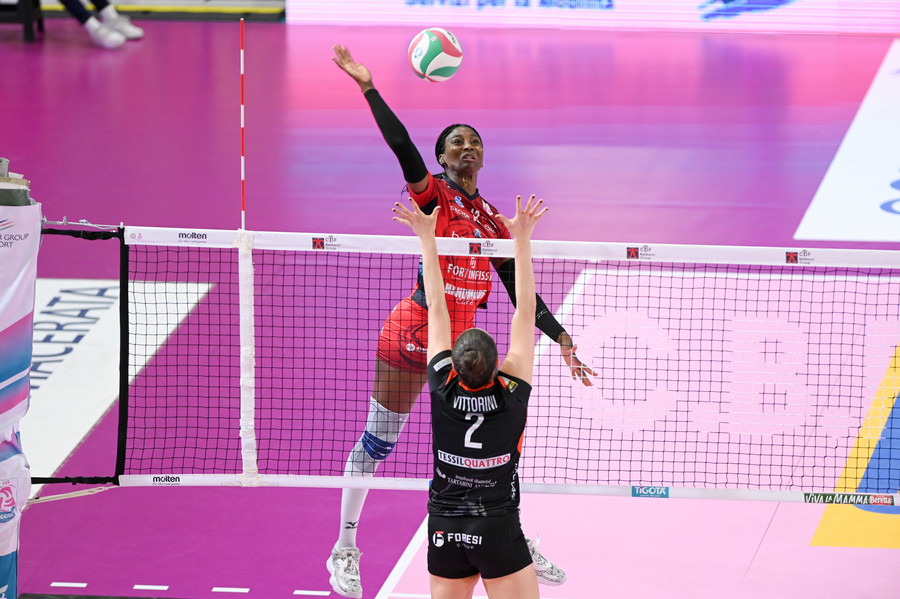 Ivonne Montaño Lucumí top scorer di giornata