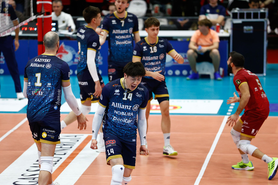 Del Monte Coppa Italia: Milano castiga grandi. 3-2 a Piacenza Del Monte Coppa Italia: Milano castiga grandi. 3-2 a Piacenza