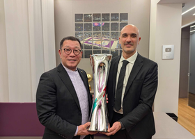 L'AD Enzo Barbaro con il presidente della lega nipponica Masaaki Okawa L'AD Enzo Barbaro con il presidente della lega nipponica Masaaki Okawa