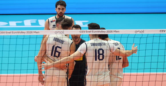 Eurovolley: L'Italia lotta come un leone. Bella gara di Romanò-Bottolo ben ispirati da Giannelli Eurovolley: L'Italia lotta come un leone. Bella gara di Romanò-Bottolo ben ispirati da Giannelli