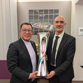 L'AD Enzo Barbaro con il presidente della lega nipponica Masaaki Okawa