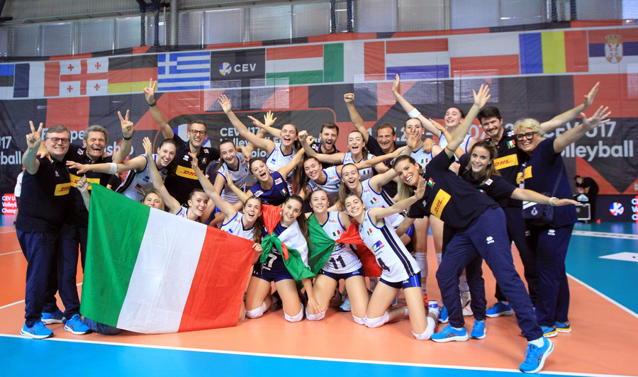 VNL: L'Italia in scioltezza. 3-0 alla Serbia. 13 i muri. Primo set 25-11!