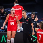 Karakurt e coach Santarelli portano in semifinale la Turchia