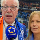 Il presidente di Allianz Powervolley Milano Lucio Fusaro con Monica Esposito Responsabile Eventi Istituzionali e Sponsorizzazioni di Allianz