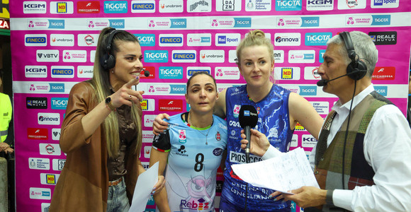 Giulia Leonardi, l'abbraccio di Pisani, Wolosz e Fantasia nel momento dell'annuncio dello stop