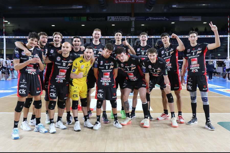 SuperLega: Le altre... Perugia e Lube in tre set, ripartono Milano e Verona