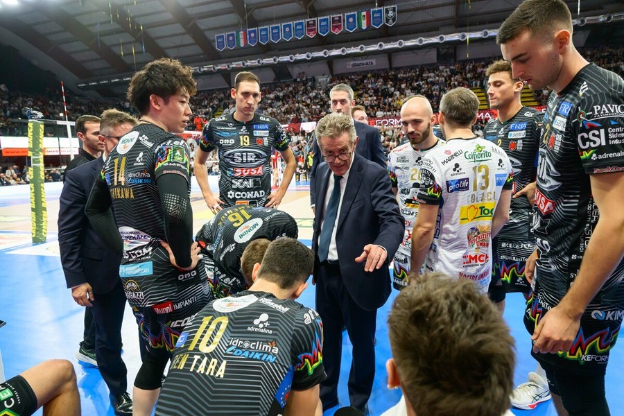 Perugia: Lorenzetti dopo il 3-2 su Civitanova. “Perugia deve cambiare mentalità: non possiamo più spegnerci” Perugia: Lorenzetti dopo il 3-2 su Civitanova. “Perugia deve cambiare mentalità: non possiamo più spegnerci”