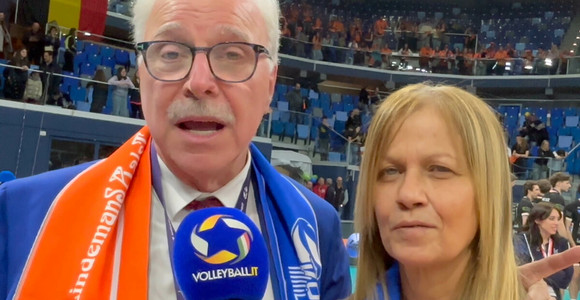 Il presidente di Allianz Powervolley Milano Lucio Fusaro con Monica Esposito Responsabile Eventi Istituzionali e Sponsorizzazioni di Allianz