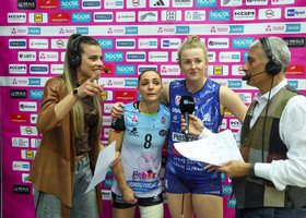 Giulia Leonardi, l'abbraccio di Pisani, Wolosz e Fantasia nel momento dell'annuncio dello stop