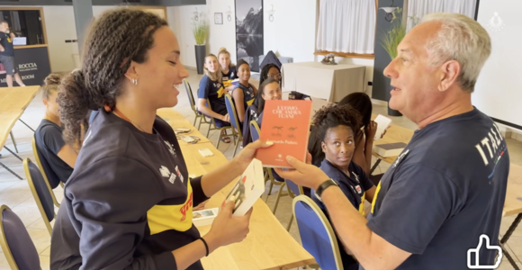 Verso l'Europeo: Velasco allena la mente delle azzurre regalando loro 28 libri... Tutti i titoli, atleta per atleta