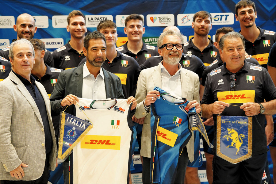 Da sinistra il presidente della Fipav Piemonte Paolo Marangon, il responsabile Grandi Eventi della Regione Piemonte Davide Balena, l’assessore allo Sport della Città di Torino Domenico Carretta e il CT azzurro Fefé De Giorgi