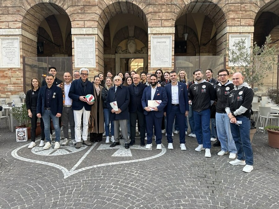 Macerata: la CBF Balducci HR ricevuta in Comune dopo la salvezza in Serie A1