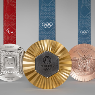 Olimpiadi 2024: Nelle medaglie un pezzo della Tour Eiffel