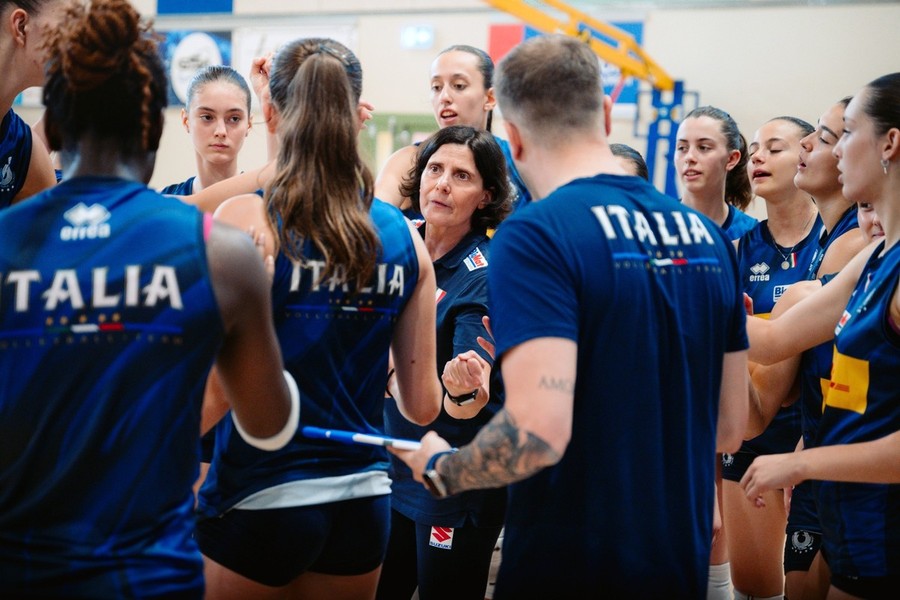 Coach Monica Cresta con le azzurrine