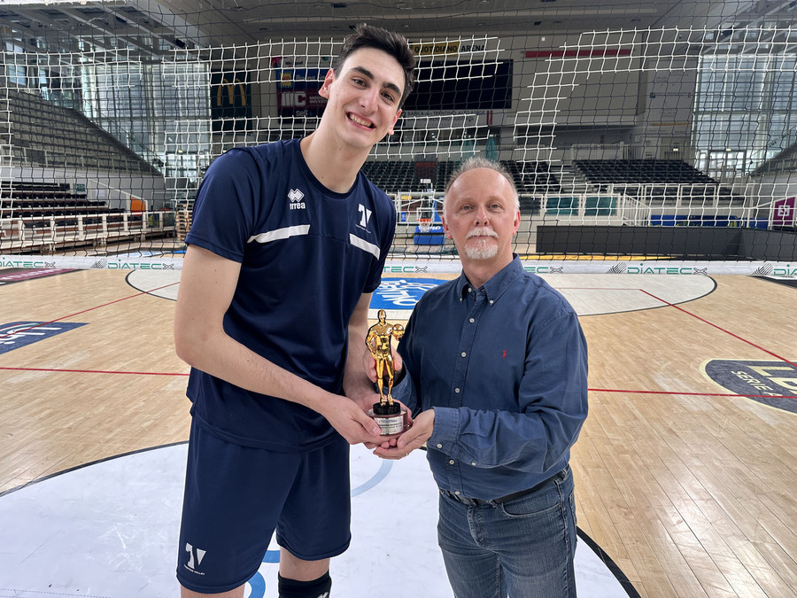 Lo schiacciatore Alessandro Michieletto e Luca Muzzioli, direttore di Volleyball.it