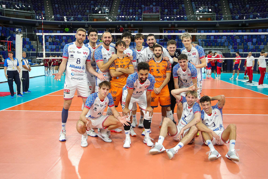 Milano festeggia vola ai Quarti di Challenge Cup Milano festeggia vola ai Quarti di Challenge Cup