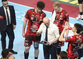 Medei in time out Medei in time out