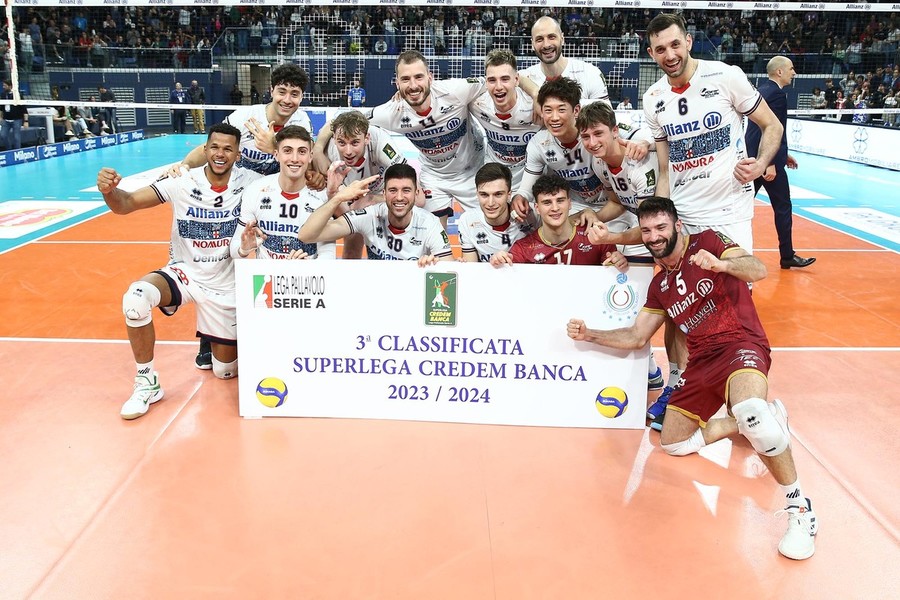 Milano celebra uno storico 3. posto e la qualificazione alla Champions League