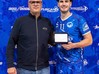 Federico Marrazzo premiato da Paolo Guglielmana, vice presidente Tuscania Volley