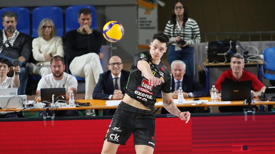 Alex Nikolov