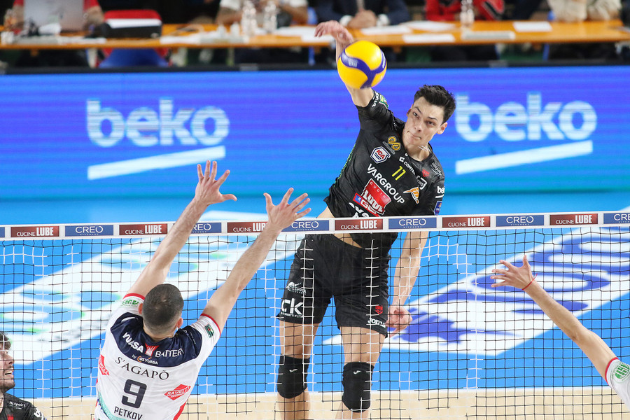 Nikolov 30 punti