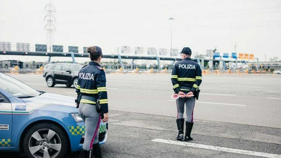 Pallavolista del Mali senza patente sanzionato, l’amico alla guida fugge all’alt Pallavolista del Mali senza patente sanzionato, l’amico alla guida fugge all’alt