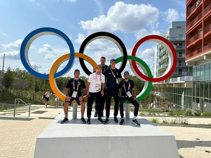 Nicolai e c. in posa al Villaggio Olimpico
