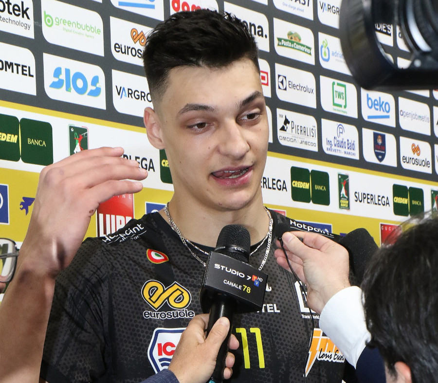 Civitanova: Nikolov si scusa. “Parole dette d’istinto. Giulianelli mi ha dato una chance di vita, io sono Lube” Civitanova: Nikolov si scusa. “Parole dette d’istinto. Giulianelli mi ha dato una chance di vita, io sono Lube”