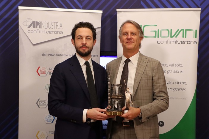 Carlo Grossule, presidente del Gruppo Giovani di Confimi Apindustria Verona con il presidente di Verona Volley Stefano Fanini