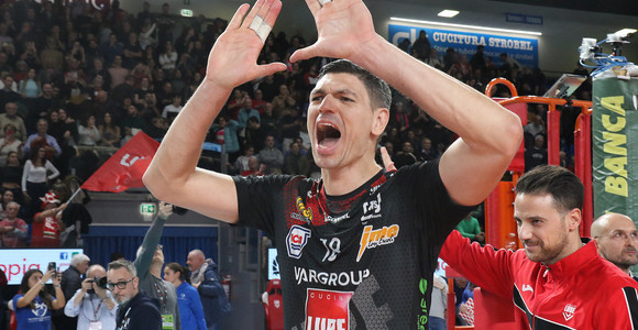 Podrascanin dice addio al volley giocato: la Lube saluta una leggenda Podrascanin dice addio al volley giocato: la Lube saluta una leggenda