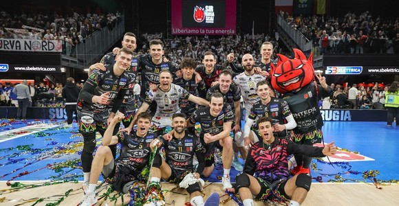 Perugian festeggia la vittoria su Trento Perugian festeggia la vittoria su Trento