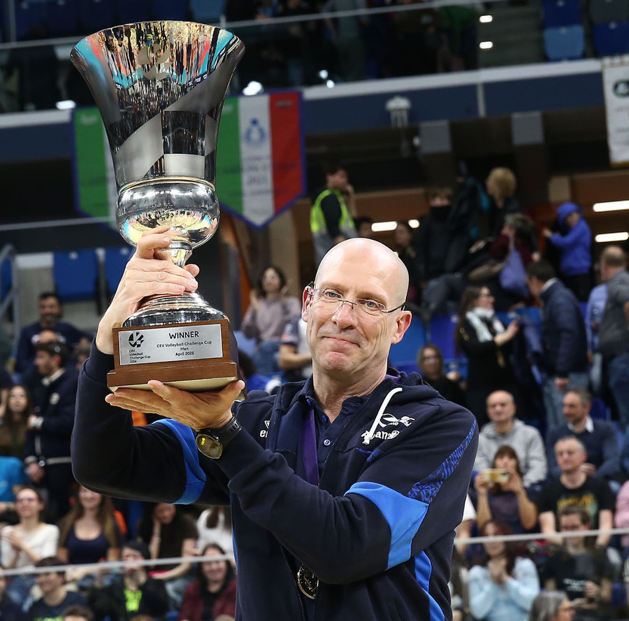 Roberto Piazza con la seconda Challenge Cup con Milano