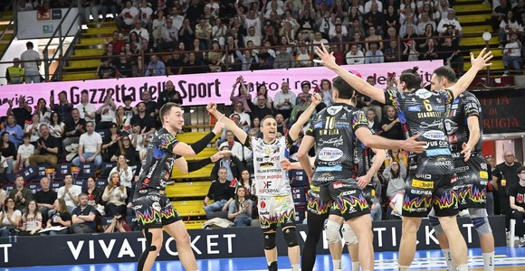 Superlega Credem Banca: Semifinale gara1. Risultato e statistiche set per set. Perugia - Piacenza 2-0