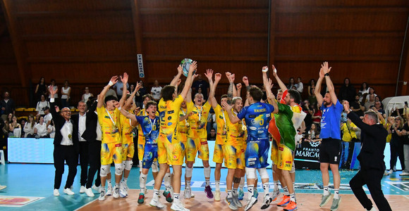 Play Off A2: La Tinet Prata di Pordenone vola in SuperLega: Pineto si arrende in Gara 3