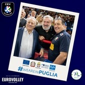 Il governatore della regione Puglia Michele Emiliano con il presidente Manfredi e il Ct De Giorgi, tris pugliese
