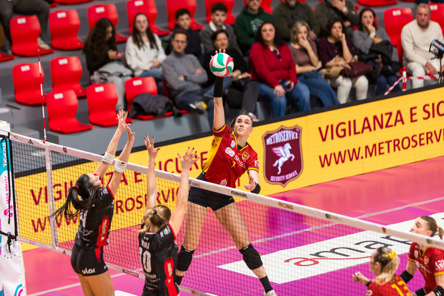 Perovic, 41 punti per lei contro Busto Arsizio Perovic, 41 punti per lei contro Busto Arsizio