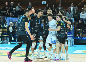 Pineto aggancia la vetta