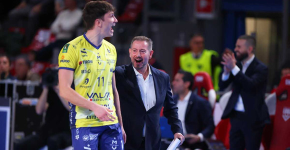 Modena: Ufficiale, Giuliani va in Grecia. Il saluto ai tifosi gialloblù Modena: Ufficiale, Giuliani va in Grecia. Il saluto ai tifosi gialloblù