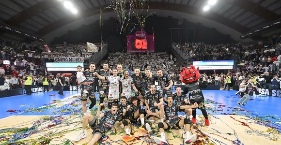Superlega Credem Banca: Perugia batte Piacenza 3-0 e vola alla sua ottava finale scudetto (targata Sir) Superlega Credem Banca: Perugia batte Piacenza 3-0 e vola alla sua ottava finale scudetto (targata Sir)