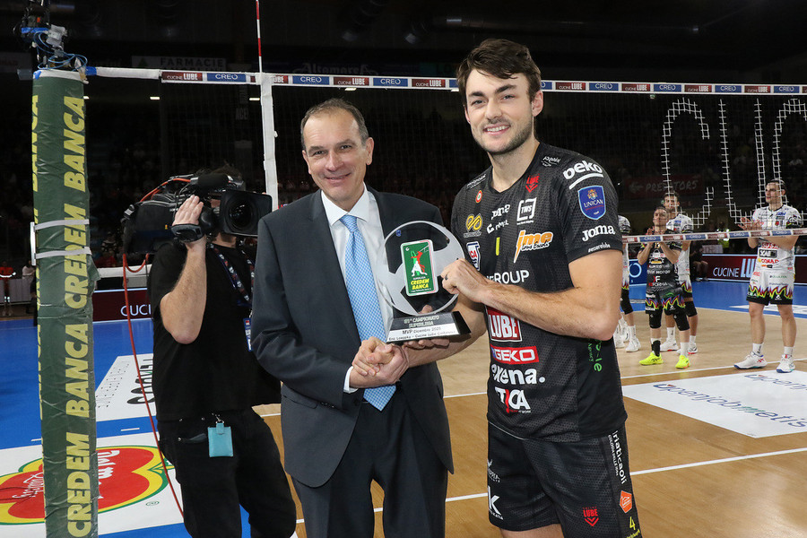 Il presidenre di Lega Massimo Righi e Loeppky