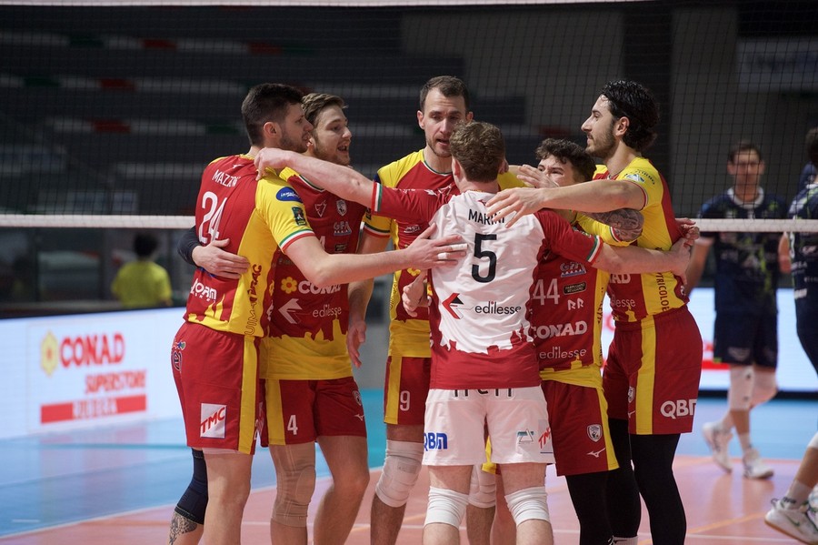 Reggio vince e si conferma in vetta Reggio vince e si conferma in vetta