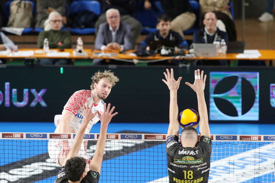 Milano:  Allianz Milano–Lube, Reggers contro Nikolov. Al Cloud una domenica da big