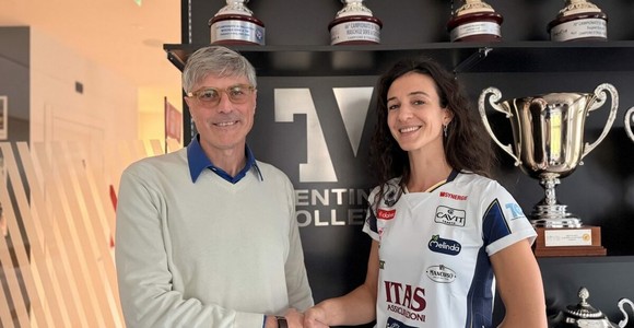 Il ritorno di Silvia Fondriest all’Itas Trentino. Immagine dal comunicato ufficiale del club. Il ritorno di Silvia Fondriest all’Itas Trentino. Immagine dal comunicato ufficiale del club.